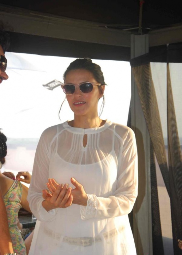 Neha Dhupia & Amy Jackson At Teachers Scotch Pool Party